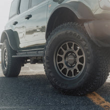 Load image into Gallery viewer, Ford Racing 21-23 Bronco Method 17x8.5in Wheel Kit - Matte Black